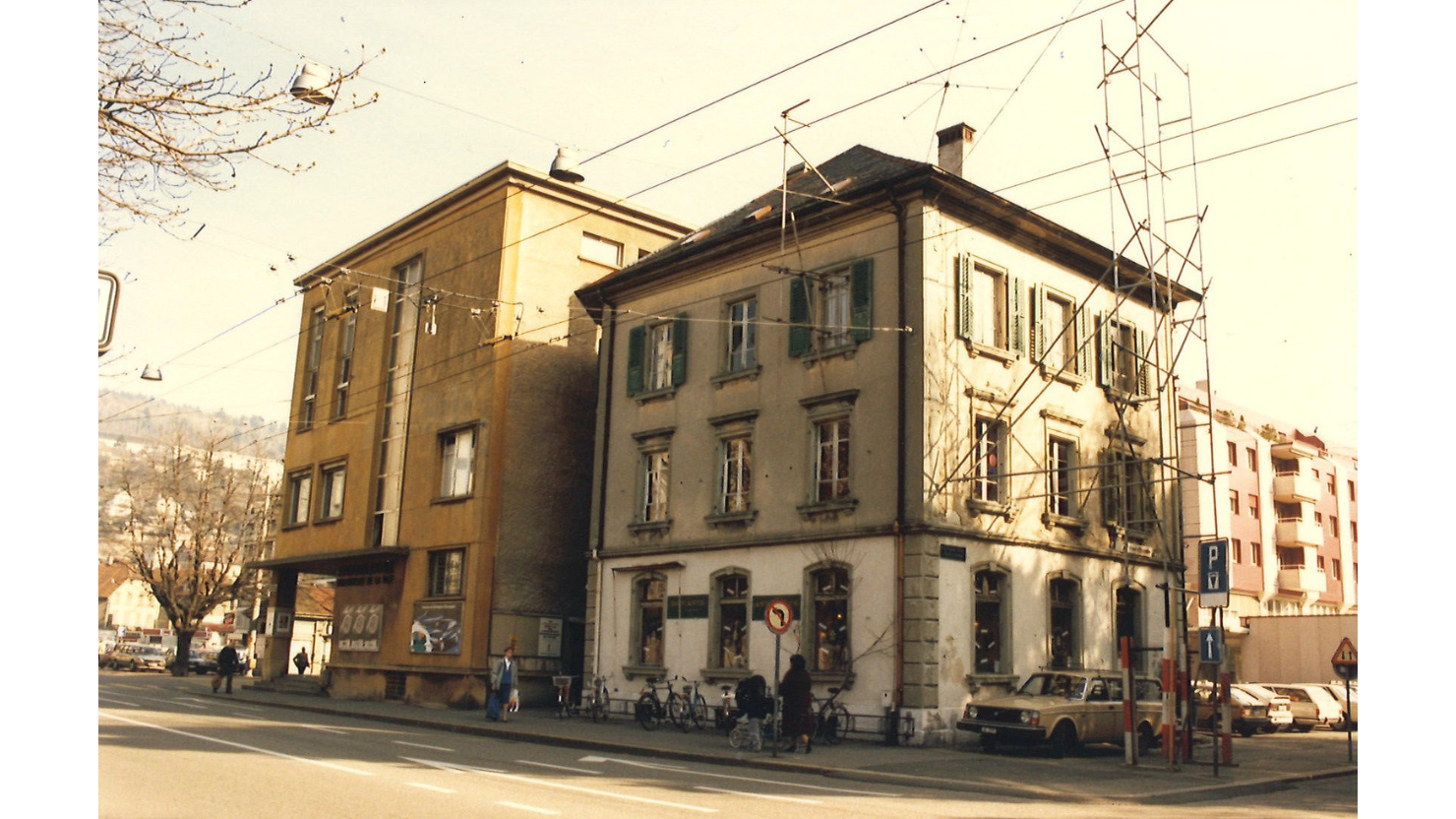 Vue de la bibliothèque depuis rue Marché-Neuf 1987 slider